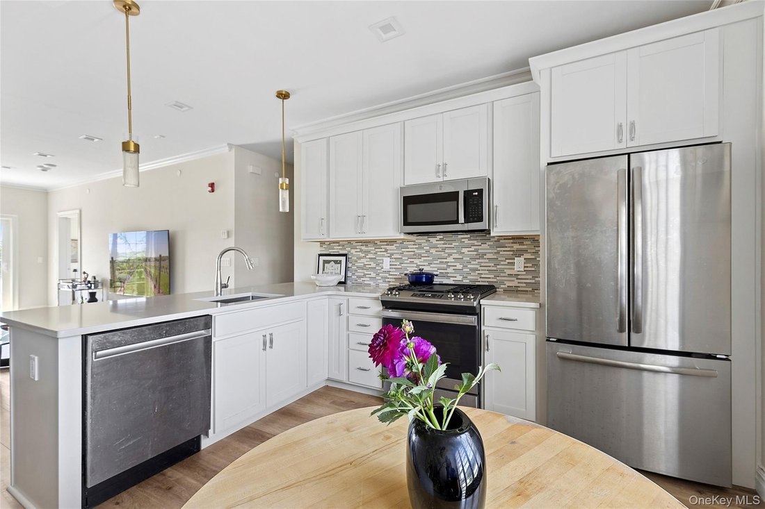 Condo in Calverton, New York, United States 4 - 18119952