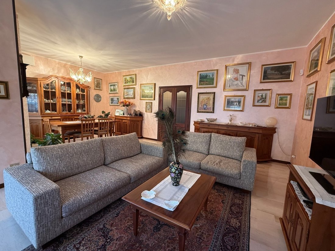 Apartment in Rondò-Torretta, Sesto San Giovanni, Lombardy 1 - 18193127