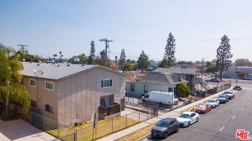 Los Angeles, California, United States 3 - 18193358