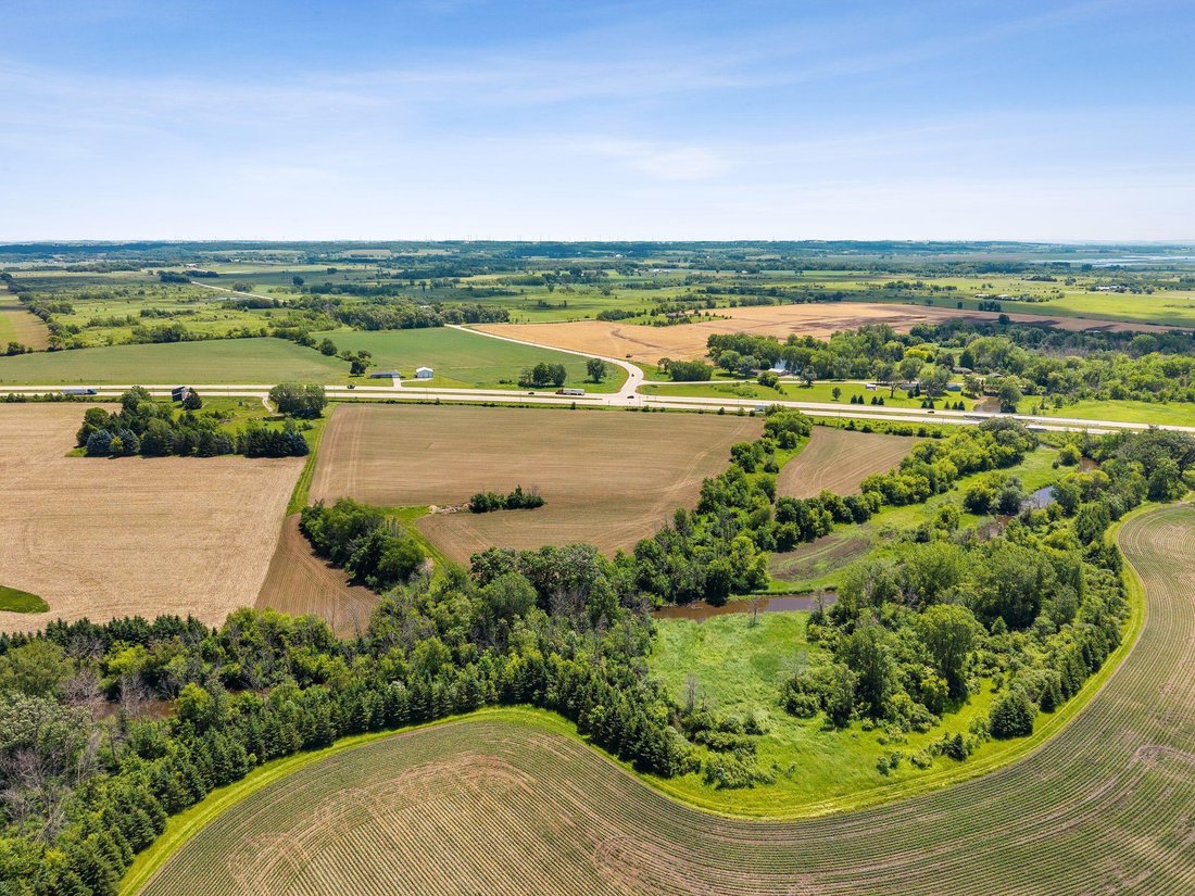 Land in Waupun, Wisconsin, United States 4 - 17145302