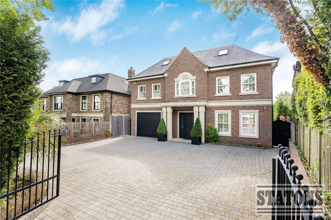 House in Barnet, England 1 - 16943327