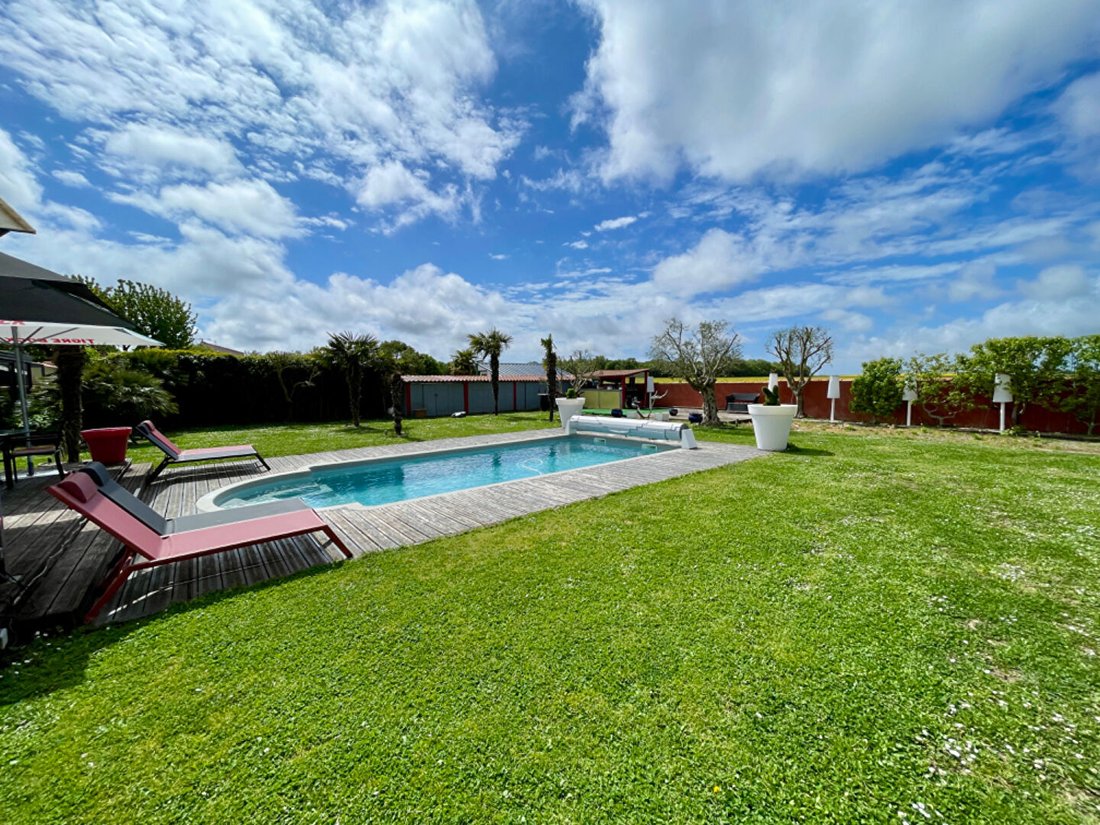Villa in Bourgneuf, Nouvelle-Aquitaine, France 1 - 18190563