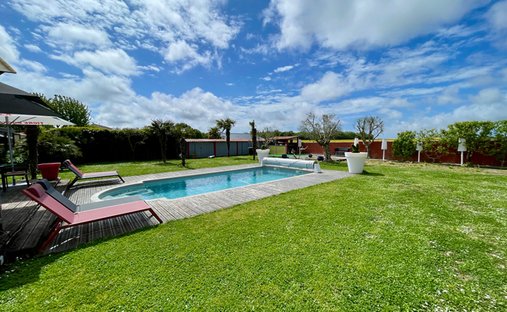 Villa in Bourgneuf, Nouvelle-Aquitaine, France 1