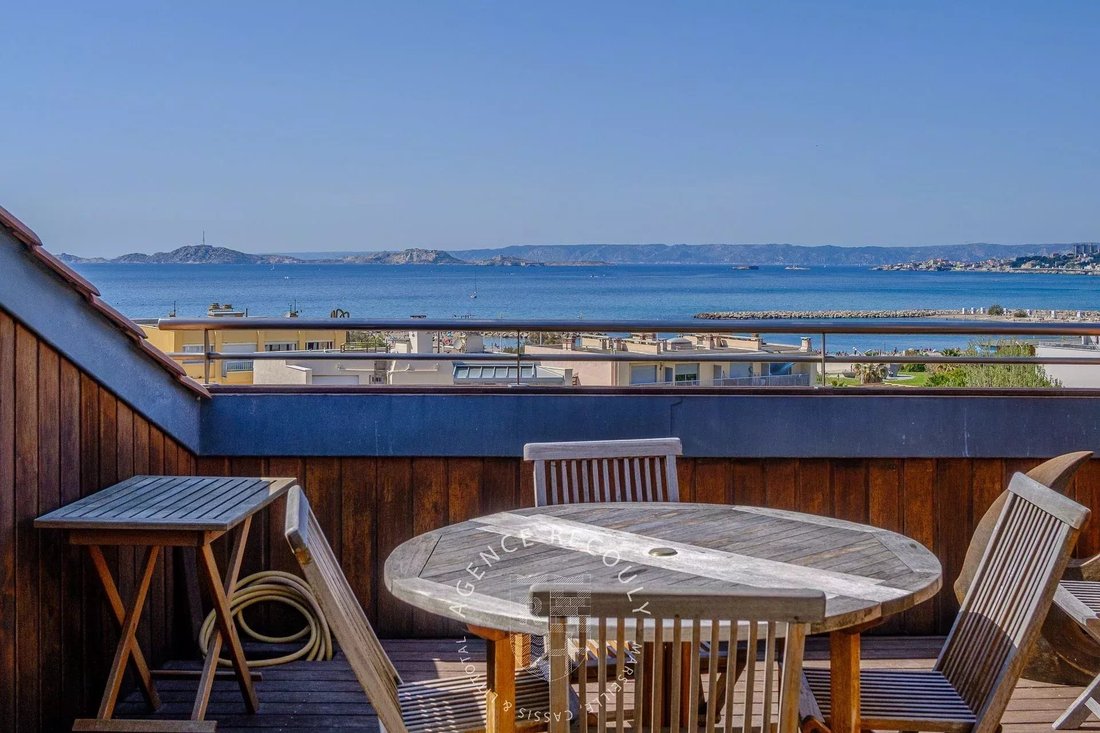 Apartment in Bonneveine, 8e Arrondissement, Marseille 2 - 18190458