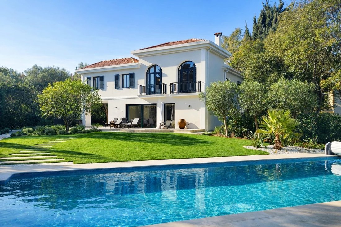Villa in Antibes, Provence-Alpes-Côte d'Azur, France 1 - 18188117