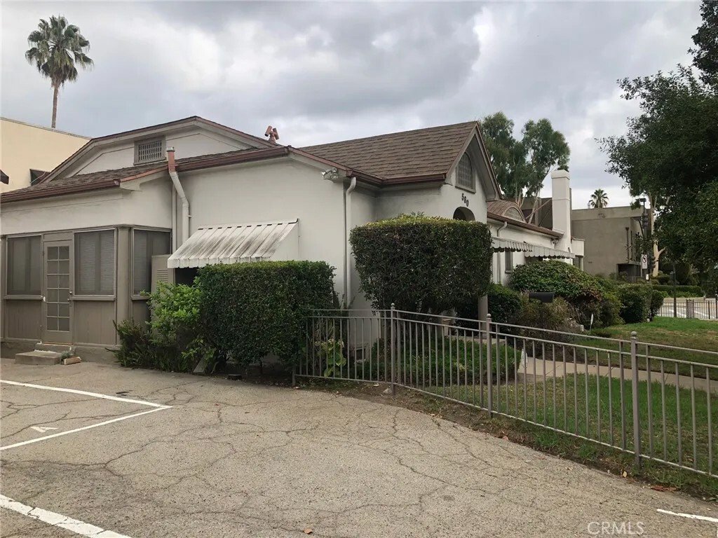 Altadena, California, United States 5 - 18193781