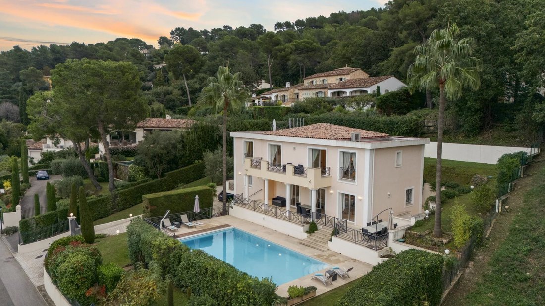 Villa in Mougins, Provence-Alpes-Côte d'Azur, France 1 - 14886067