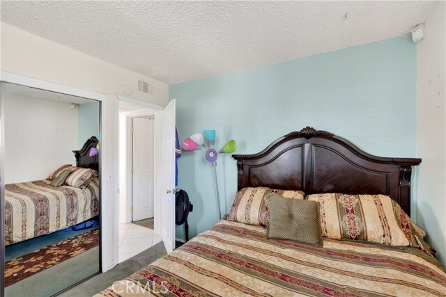 Pomona, California, United States 4 - 18189640