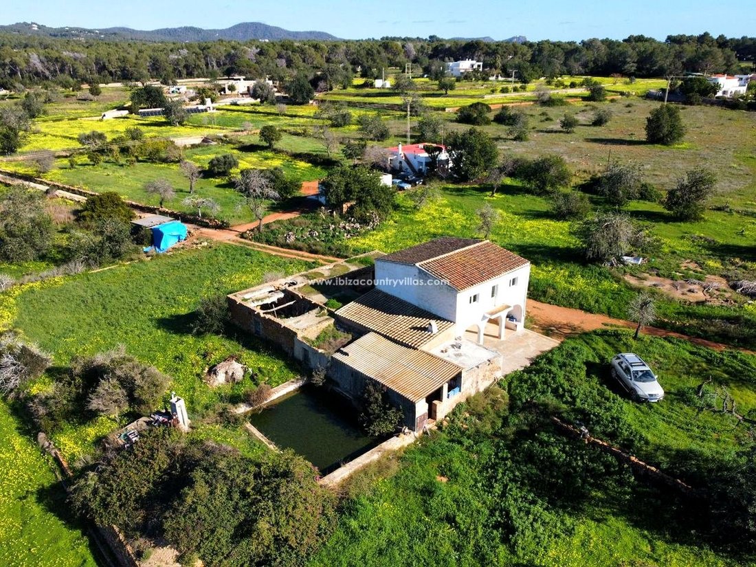 Villa in S'Argamassa, Santa Eularia des Riu, Balearic Islands 2 - 18081447