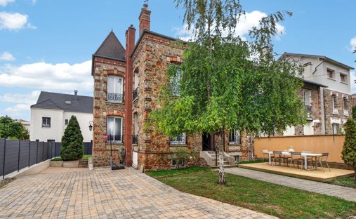House in Village Doumer, Carrieres-sur-Seine, France 1