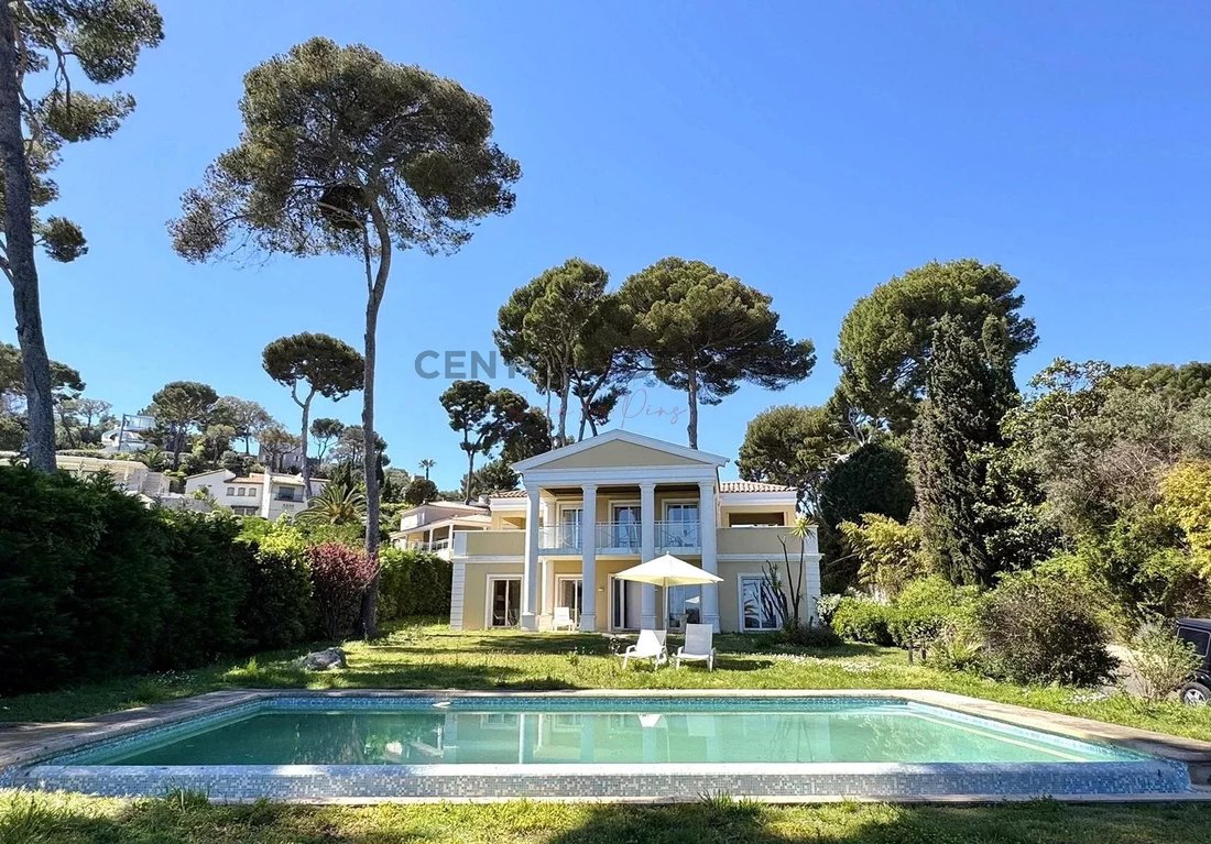 Villa in Antibes, Provence-Alpes-Côte d'Azur, France 1 - 18189526