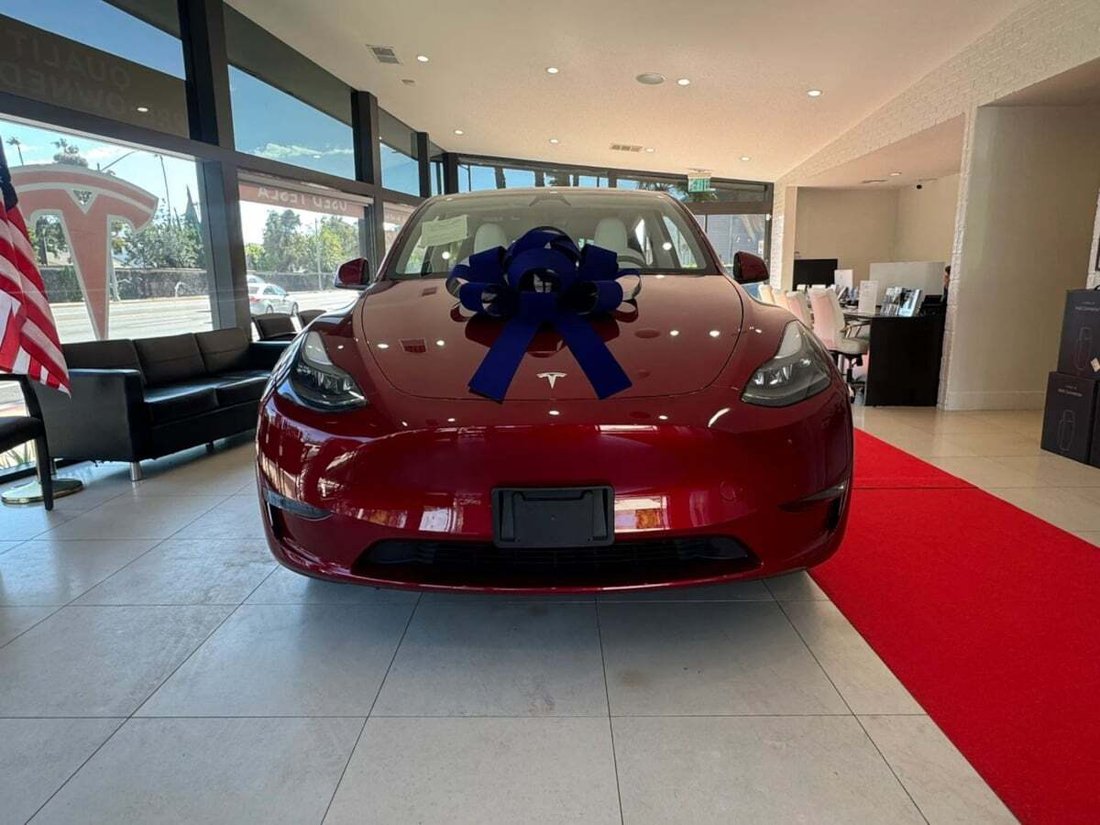 Suv in Newport Beach, CA, United States 2 - 18118361