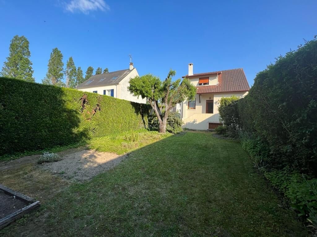 House in Village Doumer, Carrieres-sur-Seine, France 1 - 18192977