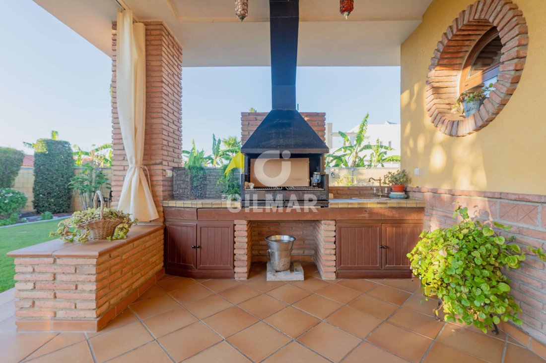 Villa in Montequinto, Dos Hermanas, Spain 4 - 18189828