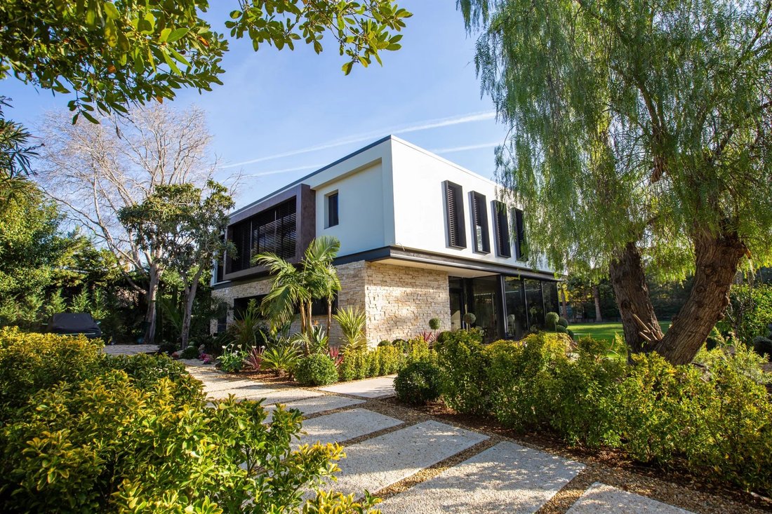 Villa in Antibes, Provence-Alpes-Côte d'Azur, France 3 - 18188130
