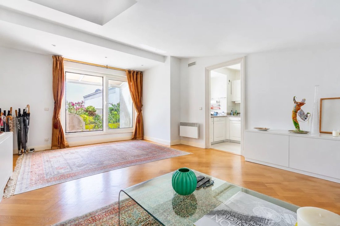 Apartment in Triangle d'Or, Paris 8e Arrondissement, Paris 3 - 18064784