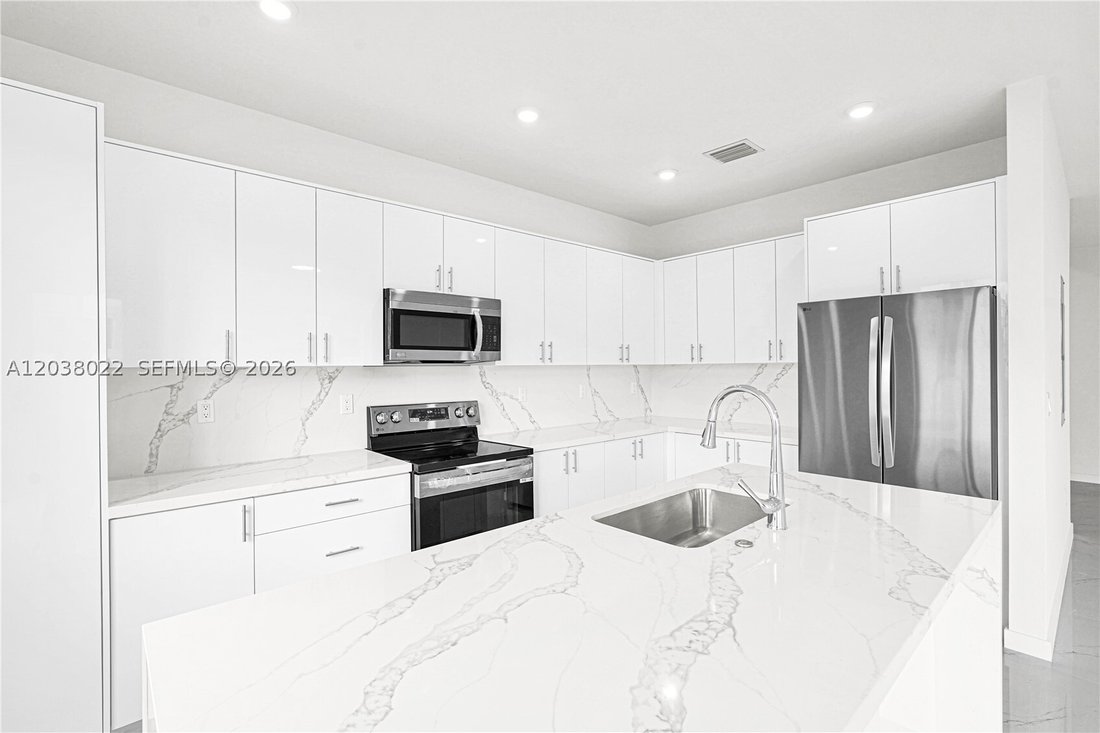 Miami, Florida, United States 5 - 18193516