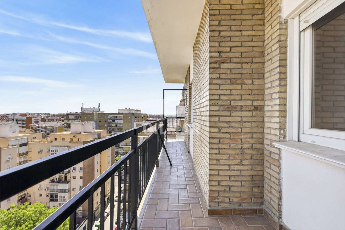 Apartment in Los Remedios, Seville, Spain 1 - 18189834