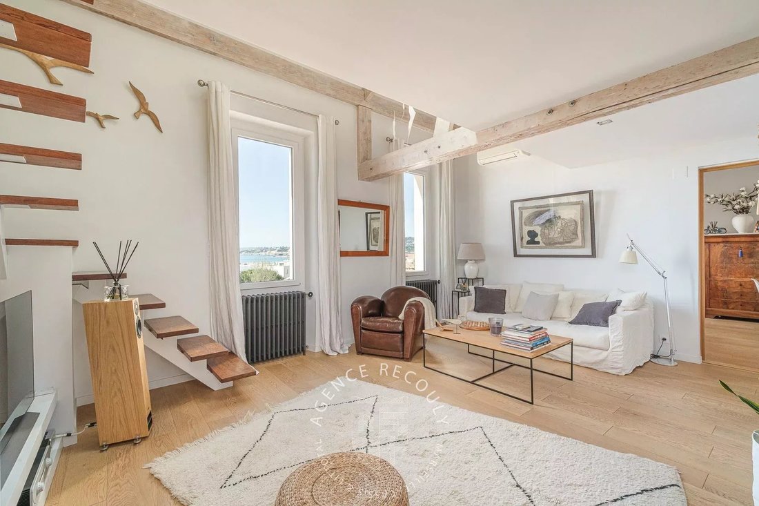 Apartment in Bonneveine, 8e Arrondissement, Marseille 5 - 18190458