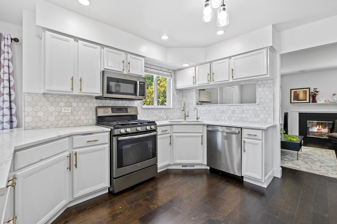 House in Aurora, Illinois, United States 4 - 18189073