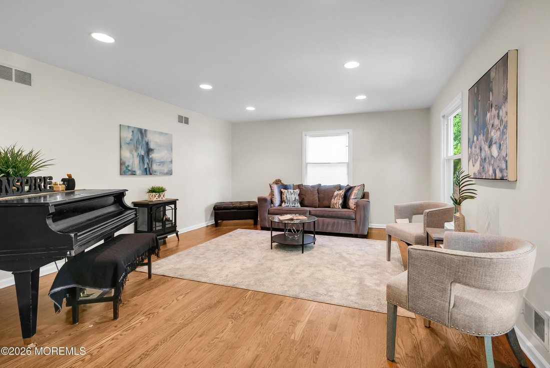 North Middletown, New Jersey, United States 5 - 18190778