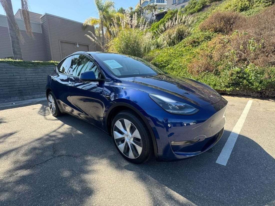 Suv in Newport Beach, CA, United States 3 - 18129765