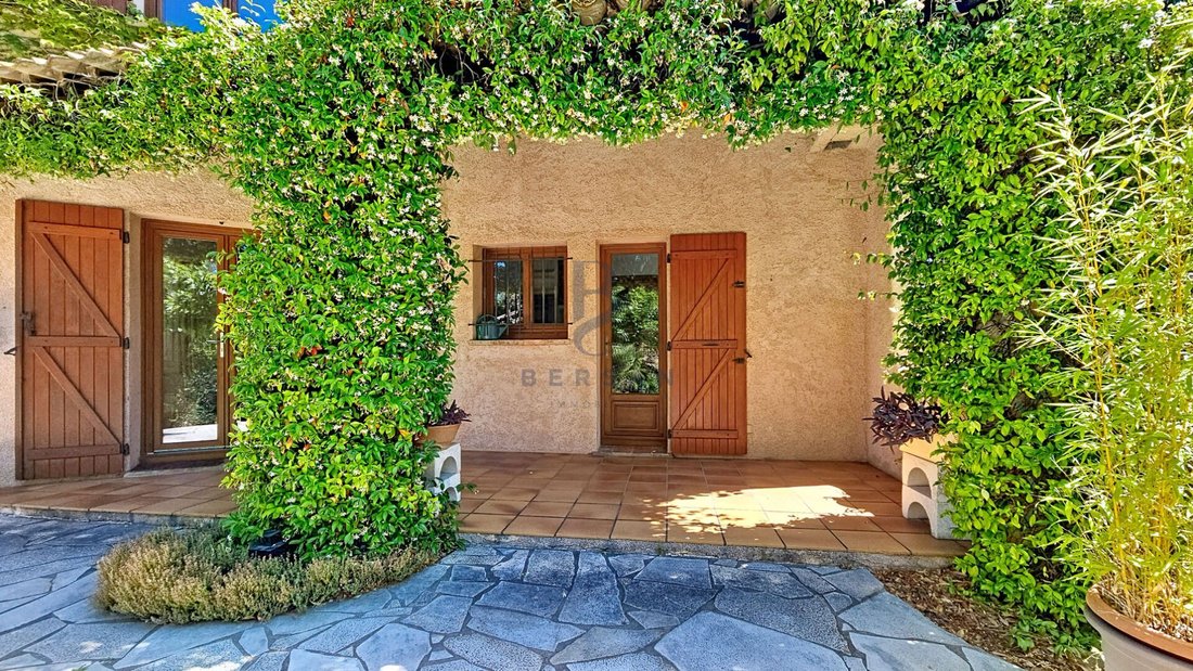 Villa in Exterieurs, Frejus, France 3 - 18189559