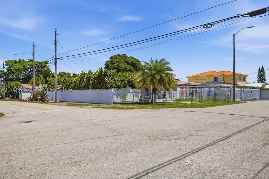 House in Miami, Florida, United States 5 - 17987972