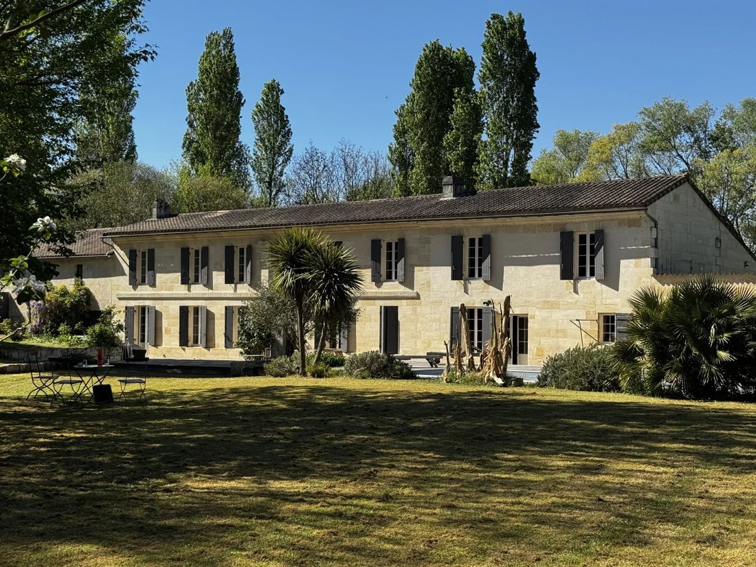 Estate in Grand Parc-Chartrons-Paul Doumer, Bordeaux, France 1 - 18189357