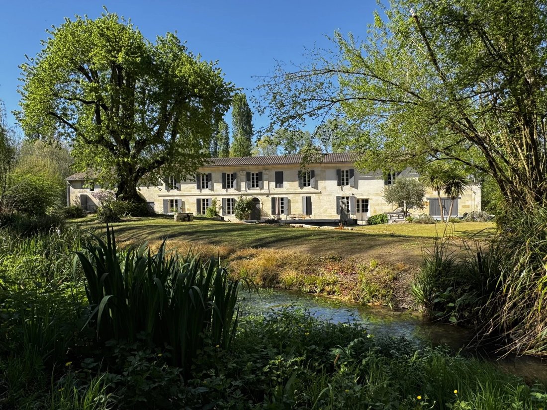 Estate in Grand Parc-Chartrons-Paul Doumer, Bordeaux, France 2 - 18189357