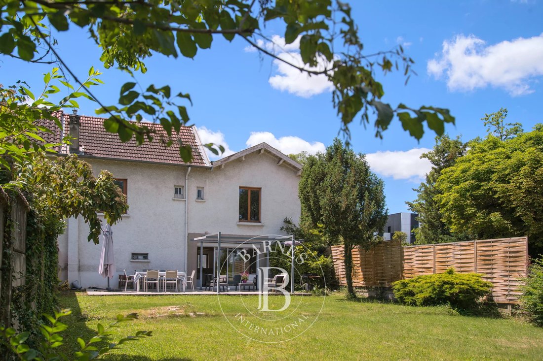 House in Charbonnieres-les-Bains, Auvergne-Rhône-Alpes, France 1 - 18190160