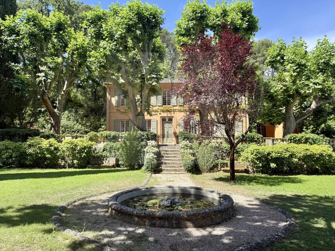 Estate in Comtale-Cente-Cours Mirabeau, Aix-en-Provence, France 1 - 16839924