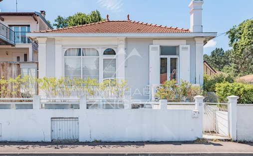 House in Aiguillon, Arcachon, France 1