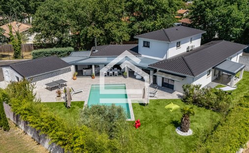 House in Saint-Aubin-de-Medoc, Nouvelle-Aquitaine, France 1