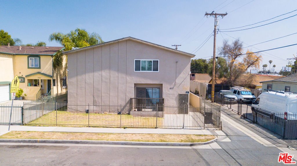 Los Angeles, California, United States 2 - 18193358