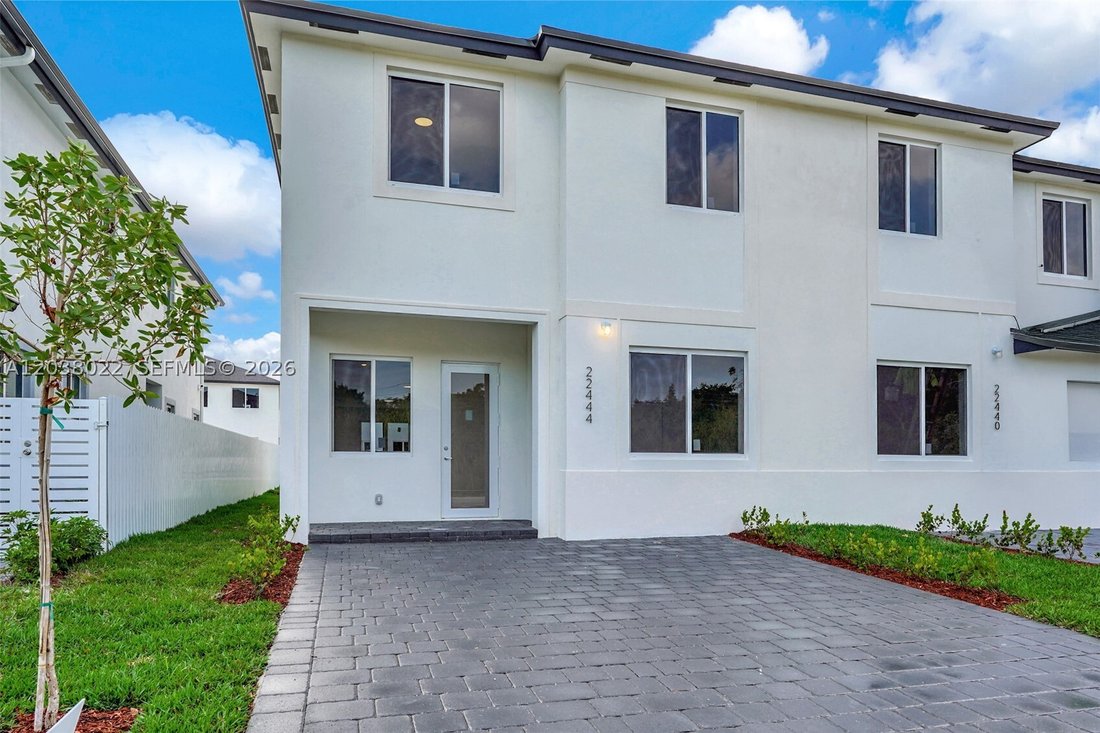 Miami, Florida, United States 3 - 18193516