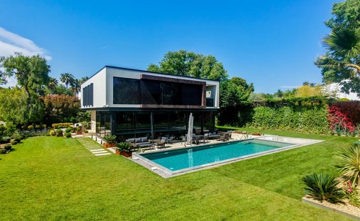 Villa in Antibes, Provence-Alpes-Côte d'Azur, France 1