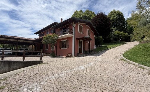 Country House in Monticelli Brusati, Lombardy, Italy 1