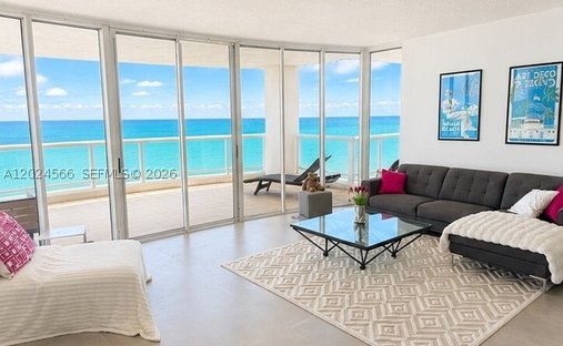 Condo in Miami Beach, Florida, United States 1
