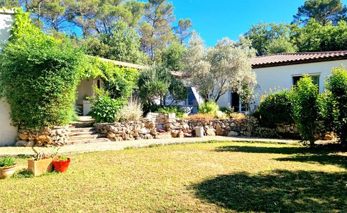 Villa in Méounes-lès-Montrieux, Provence-Alpes-Côte d'Azur, France 1