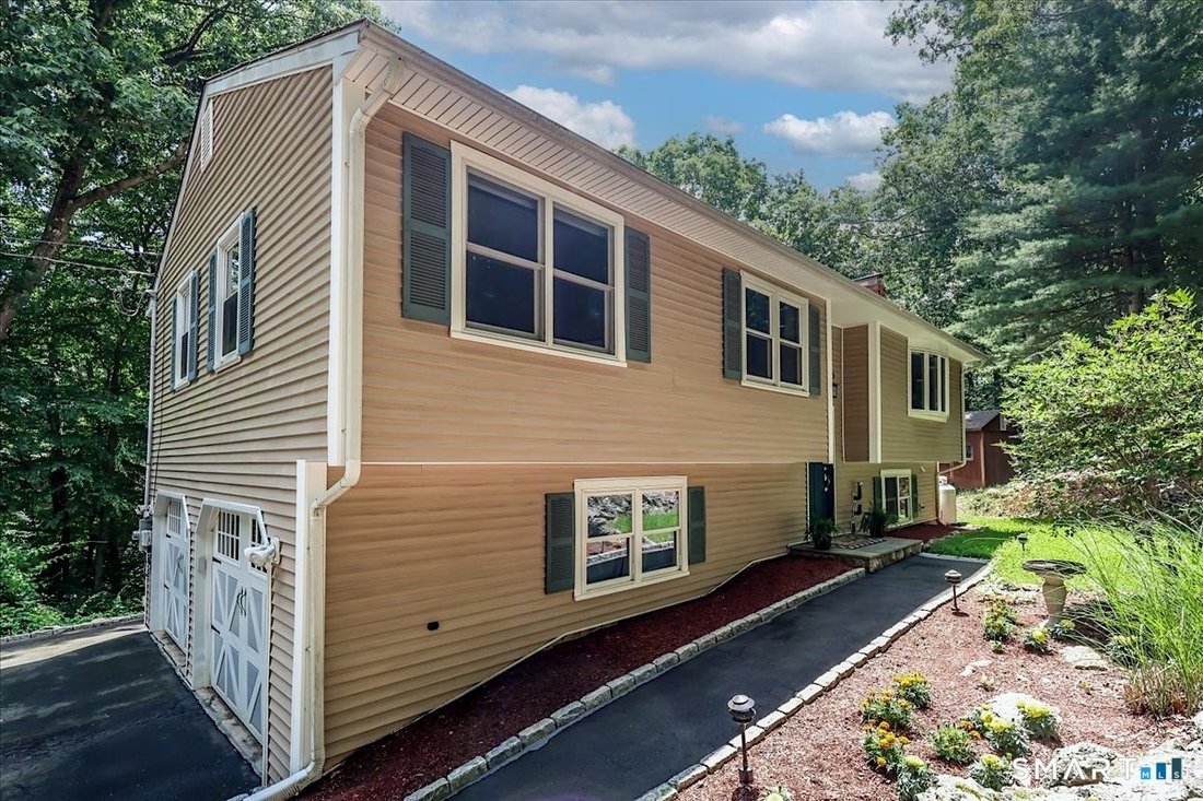 House in Newtown, Connecticut, United States 2 - 18192867
