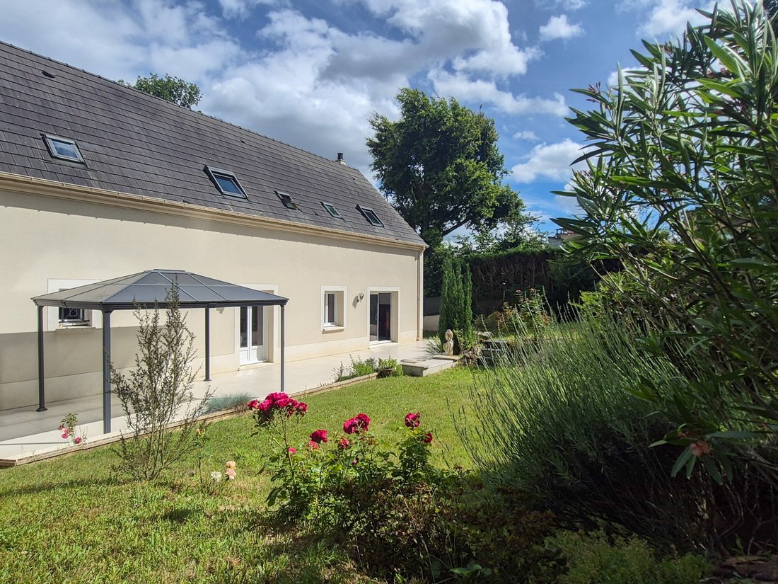 Villa in La Ville-du-Bois, Ile-de-France, France 2 - 18192495