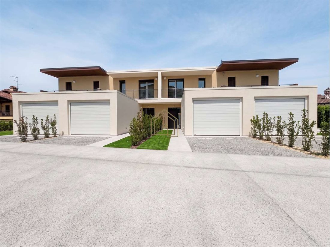 Villa in Rivoltella, Desenzano del Garda, Lombardy 1 - 15690353