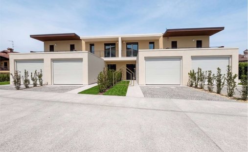 Villa in Rivoltella, Desenzano del Garda, Lombardy 1