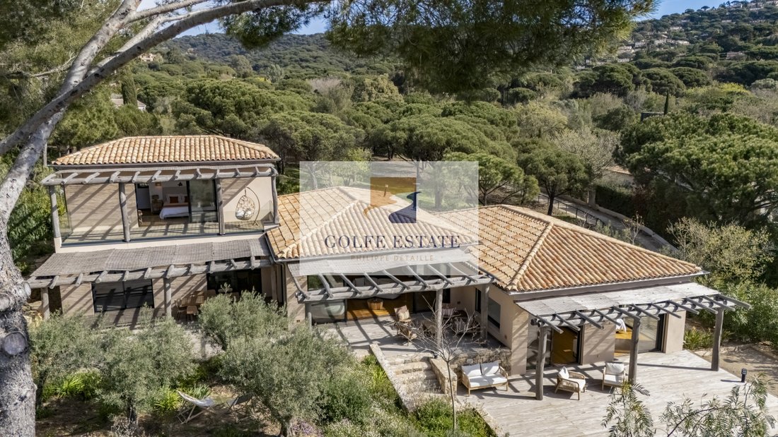 Villa in La Croix-Valmer, Provence-Alpes-Côte d'Azur, France 1 - 17552696