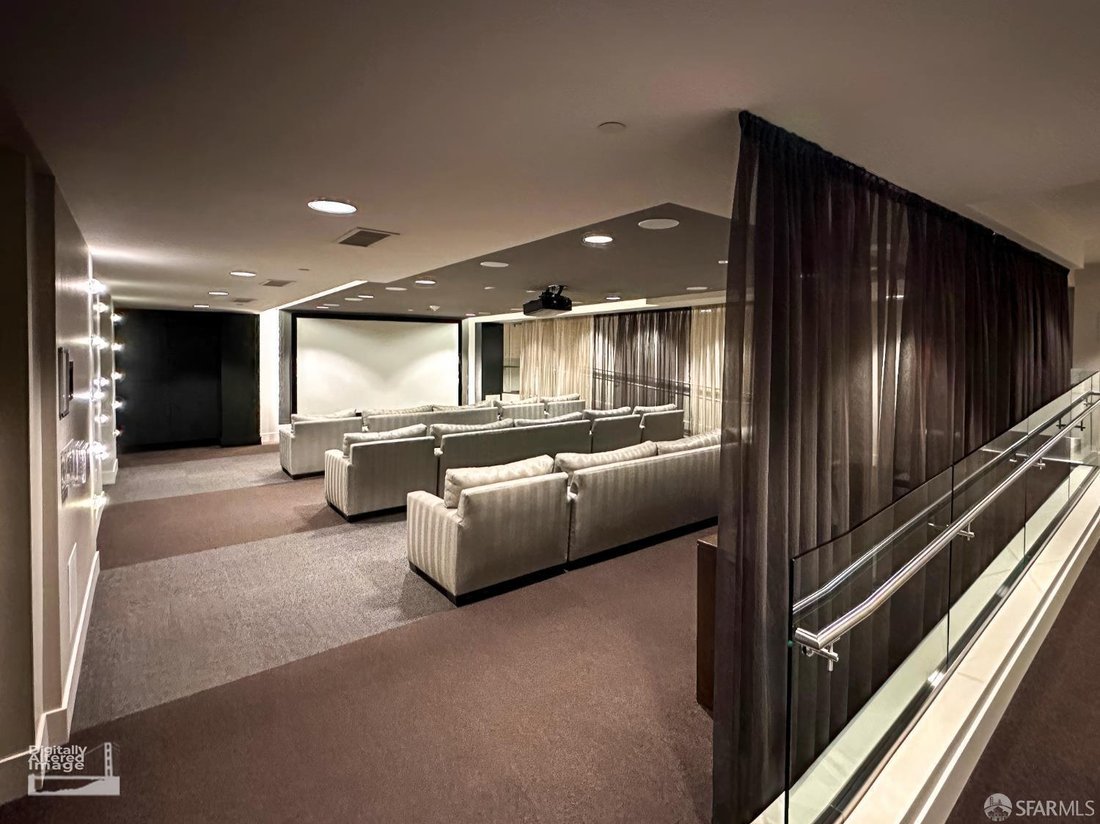 Condo in San Francisco, California, United States 3 - 18188480