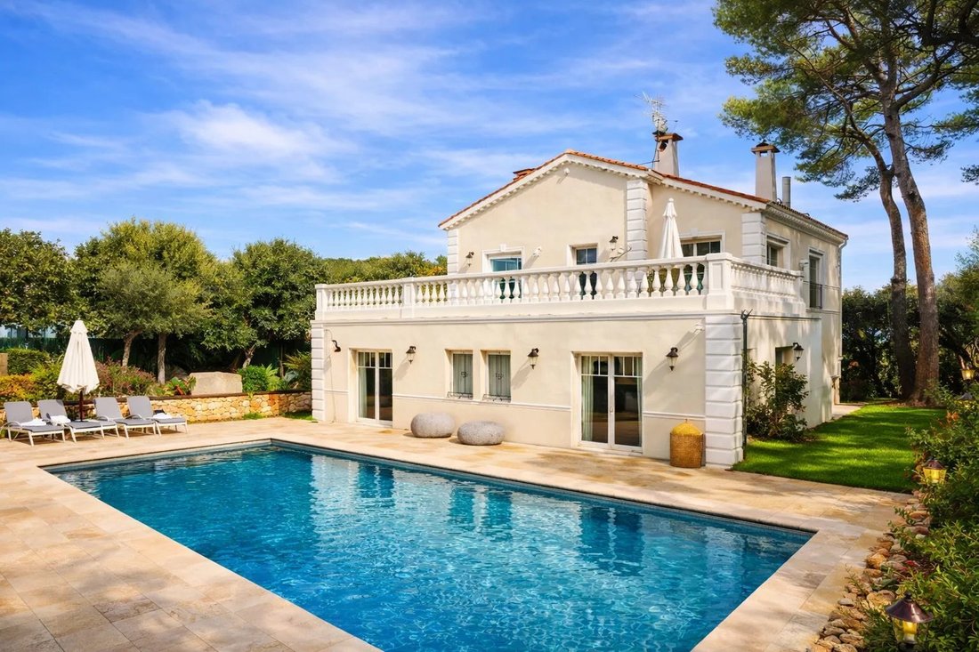 Villa in Antibes, Provence-Alpes-Côte d'Azur, France 1 - 18188115