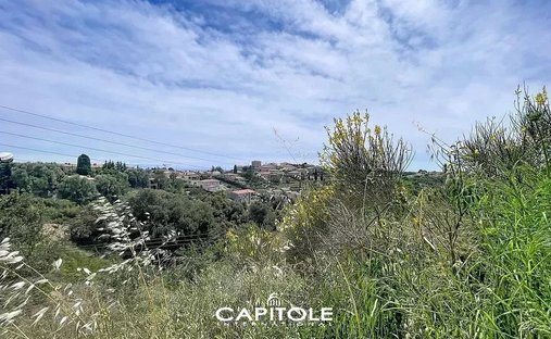 Land in Nice, Provence-Alpes-Côte d'Azur, France 1