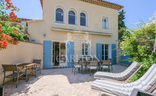 House in Zone Est Diffuse, Saint-Tropez, France 1