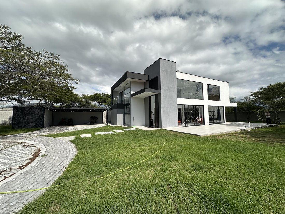 House in Quito, Pichincha, Ecuador 2 - 18190600
